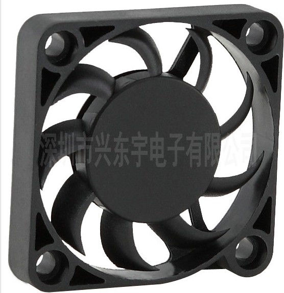 安防設(shè)備散熱風(fēng)扇我的特點(diǎn)，一覽眾山?。?