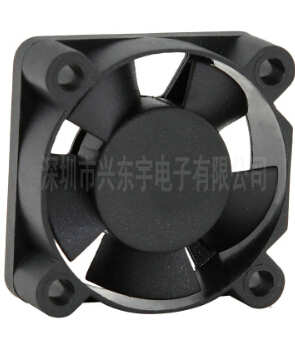 用電飯煲散熱風(fēng)扇，降溫降音并存